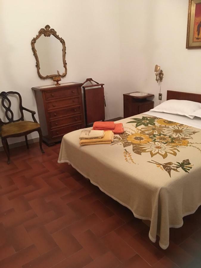 Casa Degli Zii Appartamento Letizia Luni エクステリア 写真